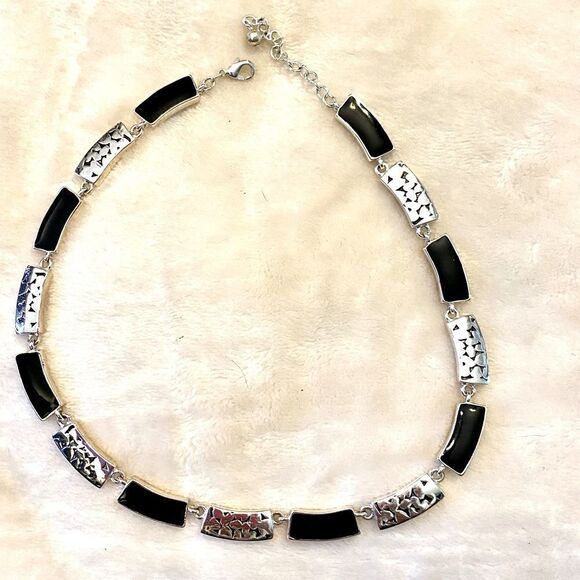 🍃 Vintage 1990’s necklace,  hammered silver, & shiny black enamel-like finish. - Picture 1 of 4